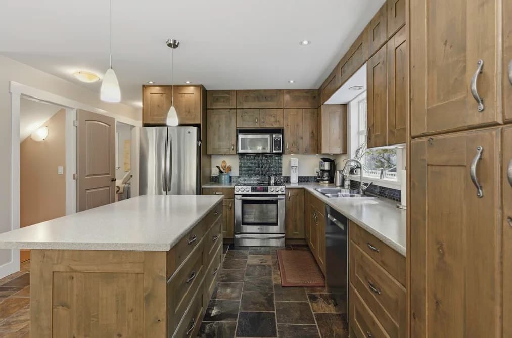 7498 AMBER ROAD, Sechelt, BC — Residential for Sale - Photo 2