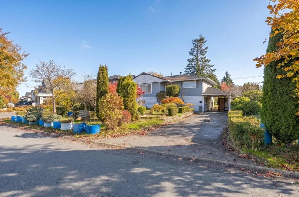 7510 Hurdle Crescent, Surrey, BC - House for Sale - Photo 2 of 20 7510 Hurdle Crescent, Surrey, BC - House for Sale - Photo 2 of 20