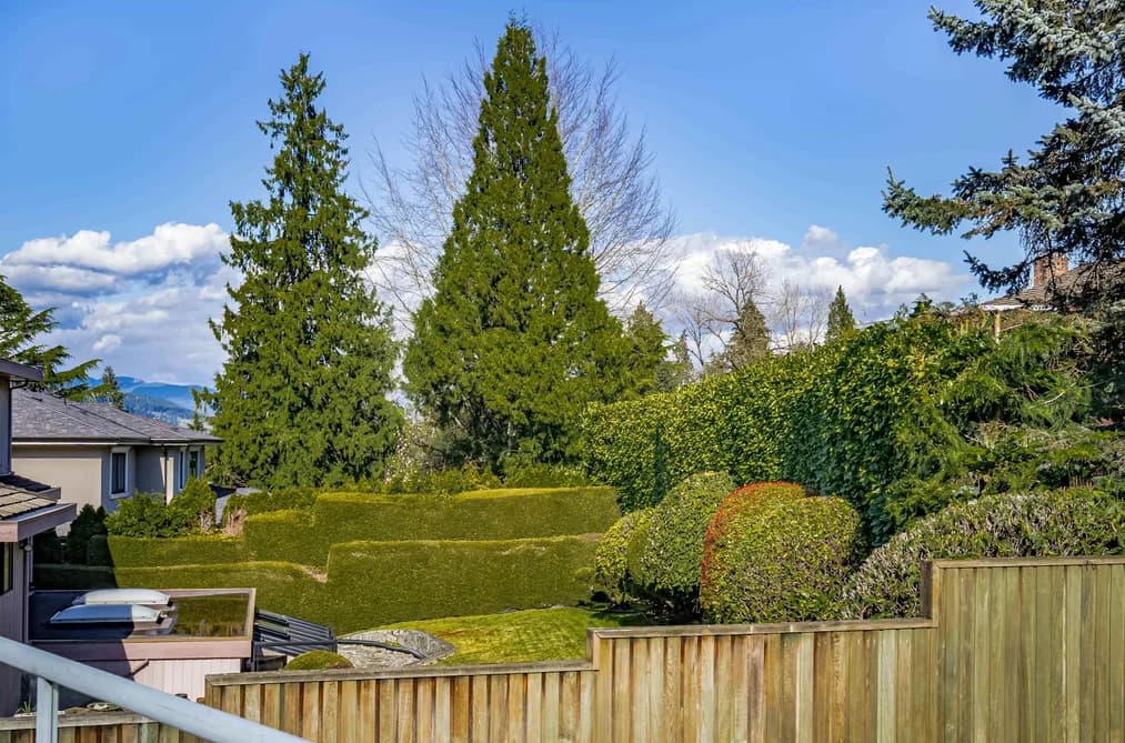 7516 LAMBETH DRIVE, Burnaby, BC — Residential for Sale - Photo 2