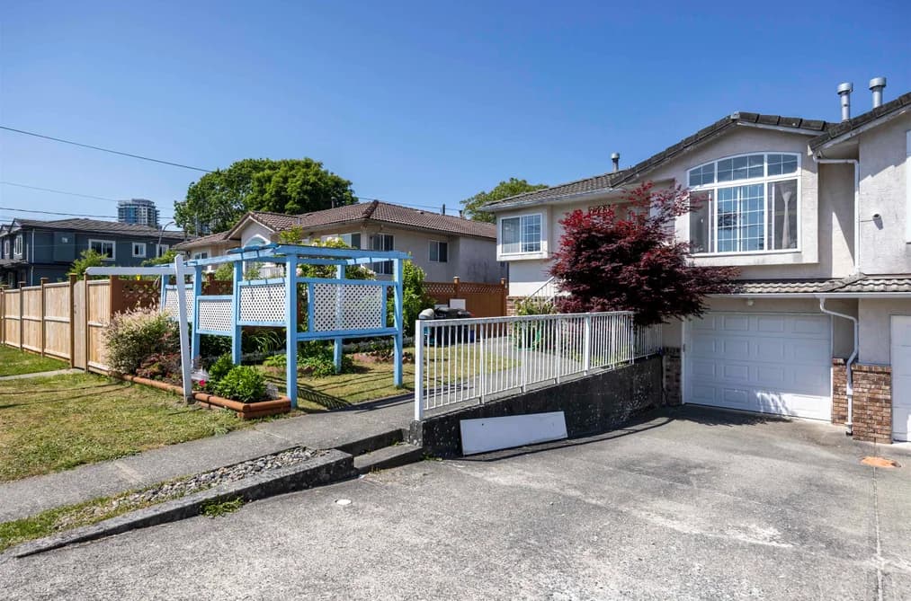 7523 17TH AVENUE, Burnaby, BC — Residential for Sale - Photo 2