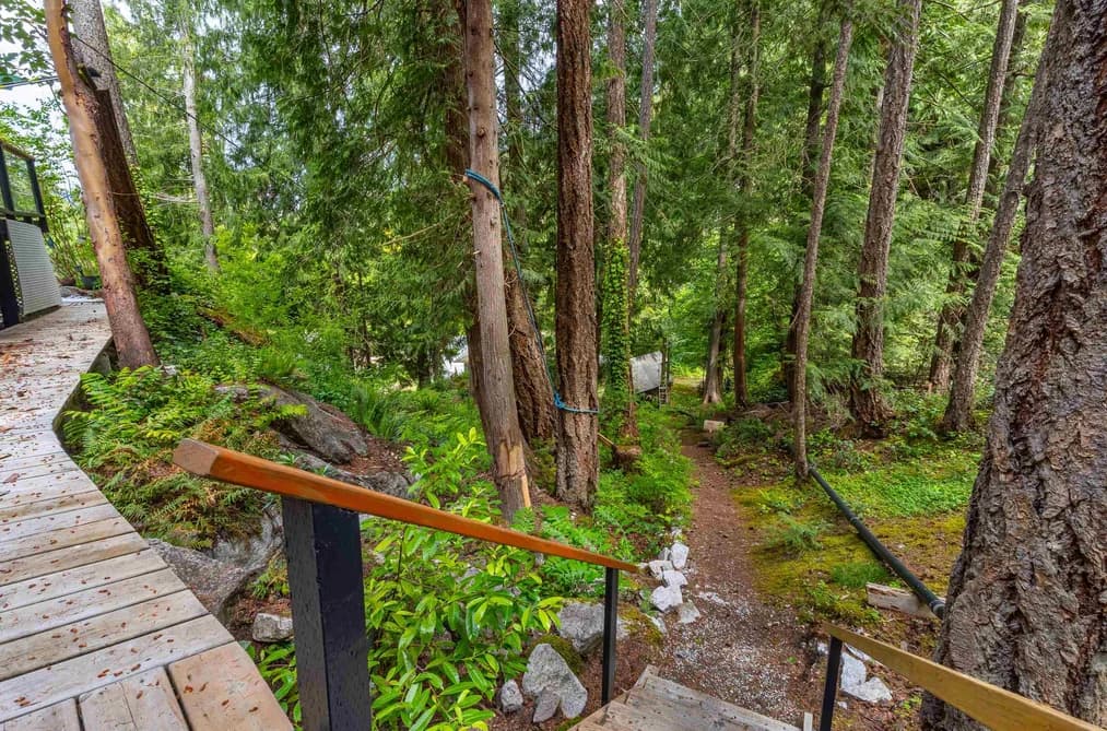 7536 ISLETS PLACE, Sechelt, BC — Residential for Sale - Photo 2