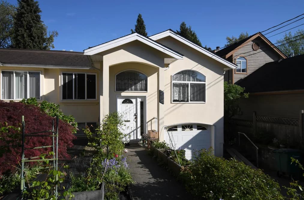 7546 12TH AVENUE, Burnaby, BC — Residential for Sale - Photo 2