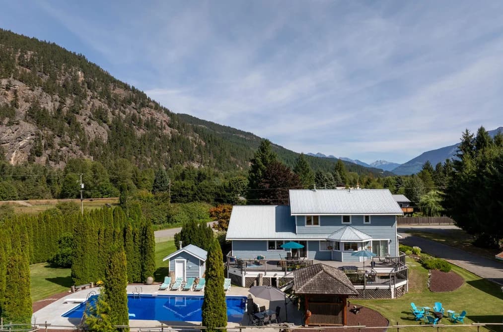 7569 OBERSON ROAD, Pemberton, BC — Residential for Sale - Photo 2