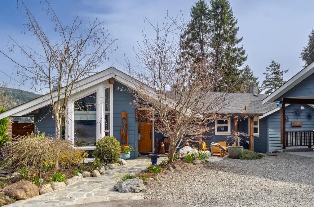 7614-7616 EUREKA AVENUE, Halfmoon Bay, BC — Residential for Sale - Photo 2