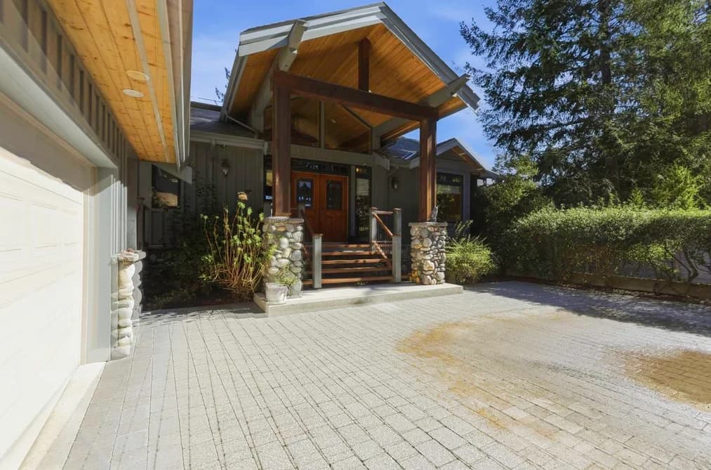 7626 EUREKA AVENUE, Halfmoon Bay, BC — Residential for Sale - Photo 2