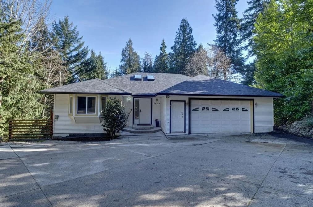 7629 REDROOFFS ROAD, Halfmoon Bay, BC — Residential for Sale - Main Photo