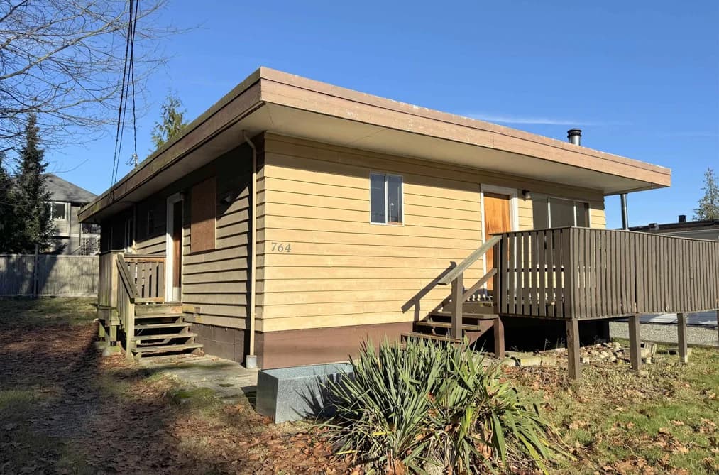 764 HILLCREST ROAD, Gibsons, BC — Residential for Sale - Photo 2