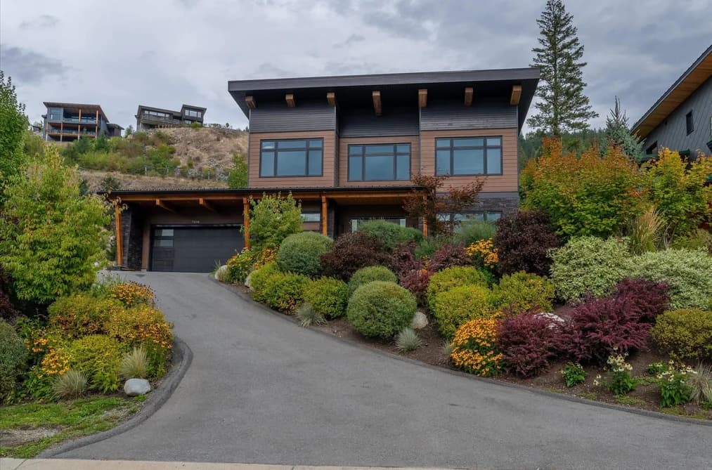 7646 SEVEN O'CLOCK DRIVE, Pemberton, BC — Residential for Sale - Main Photo