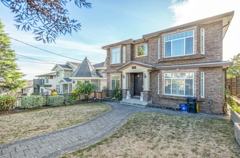 7649 SUSSEX AVENUE, Burnaby, BC — Residential for Sale - Photo 2