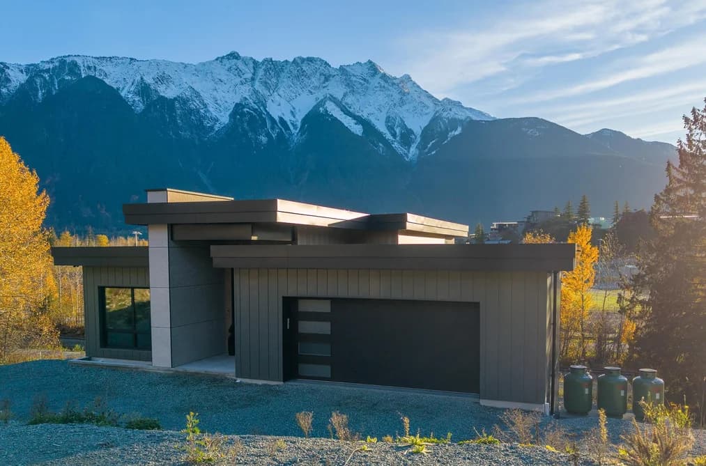 7653 SEVEN O'CLOCK DRIVE, Pemberton, BC — Residential for Sale - Photo 2
