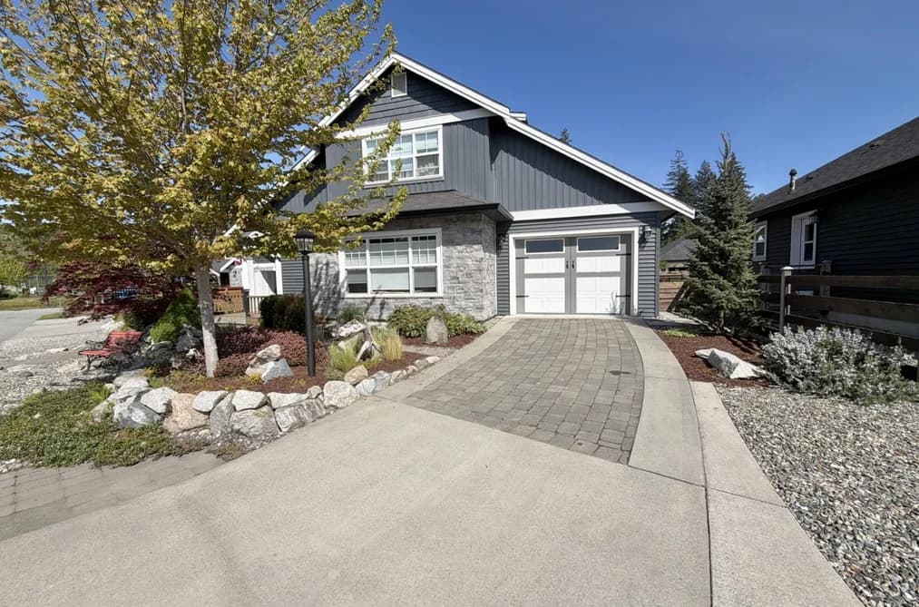 766 COOPER LANE, Gibsons, BC — Residential for Sale - Main Photo