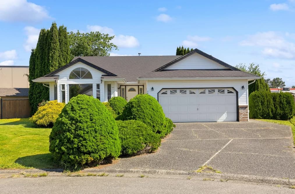 7660 SAPPHIRE DRIVE, Chilliwack, BC — Residential for Sale - Photo 2