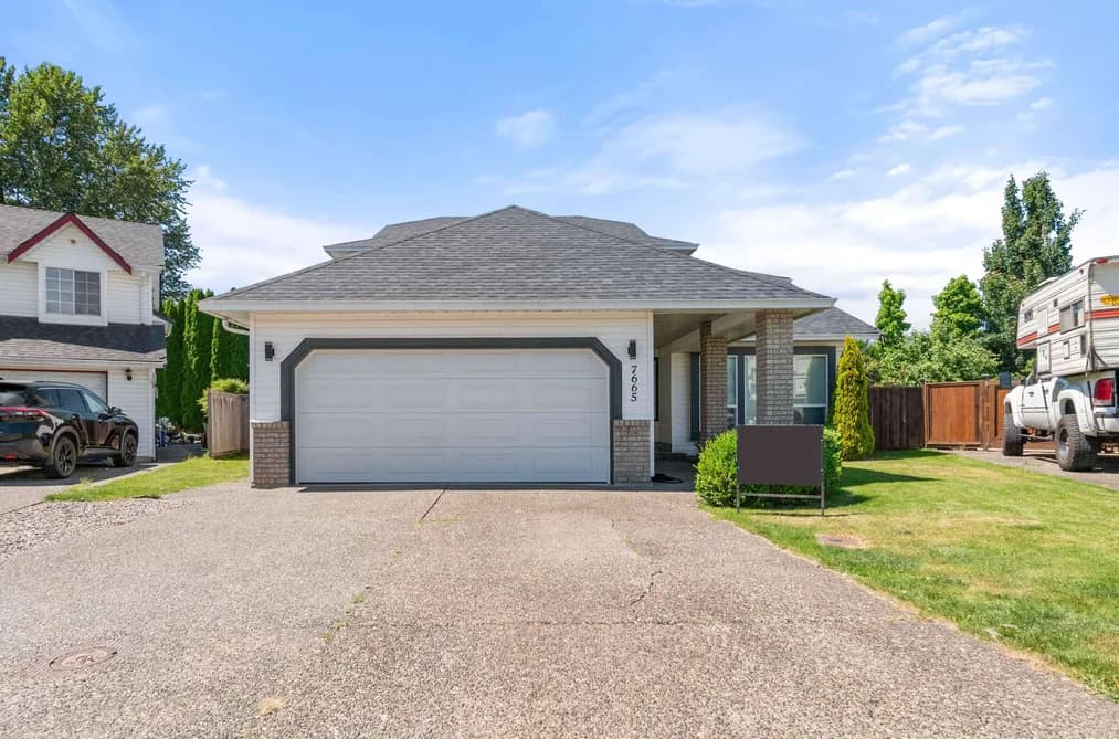 7665 SAPPHIRE DRIVE, Chilliwack, BC — Residential for Sale - Main Photo