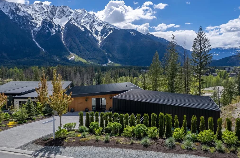 7667 CERULEAN DRIVE, Pemberton, BC — Residential for Sale - Main Photo