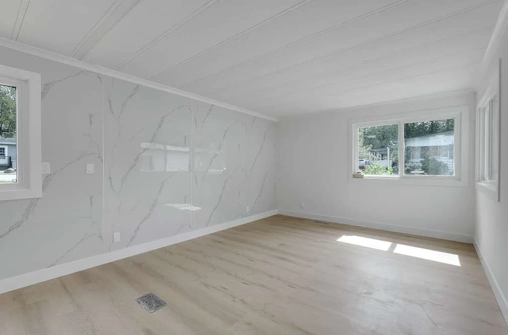 77 8220 KING GEORGE BOULEVARD, Surrey, BC — Residential for Sale - Photo 2