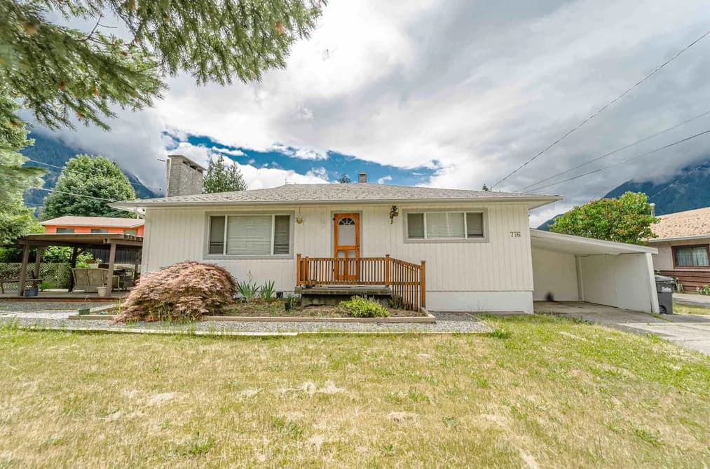 776 7TH AVENUE, Hope, BC — Residential for Sale - Photo 2