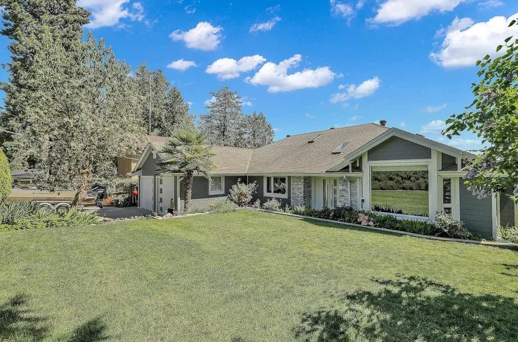 7811 REDROOFFS ROAD, Halfmoon Bay, BC — Residential for Sale - Main Photo