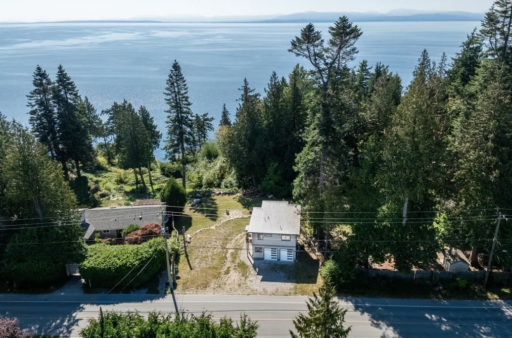 7835 REDROOFFS ROAD, Halfmoon Bay, BC — Residential for Sale - Photo 2