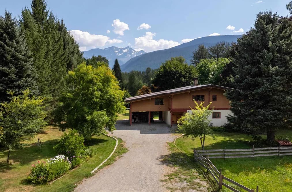 7869 PEMBERTON MEADOWS ROAD, Pemberton, BC — Residential for Sale - Main Photo
