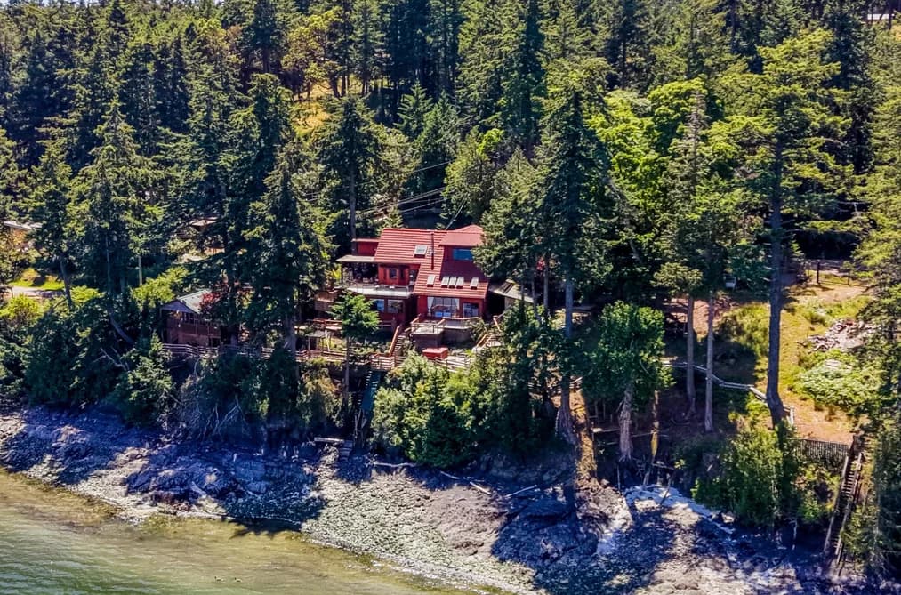 7911 BEDWELL DRIVE, Pender Island, BC — Residential for Sale - Main Photo