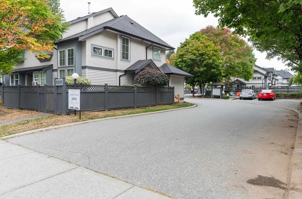 8 21015 118 AVENUE, Maple Ridge, BC — Residential for Sale - Photo 2