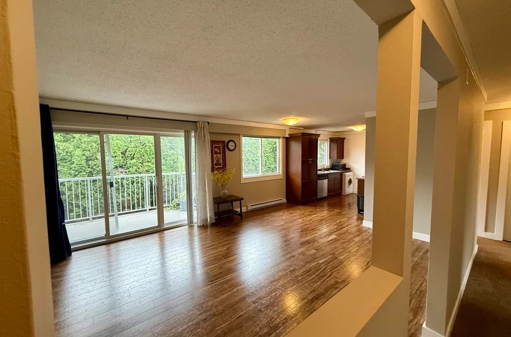 8 33900 MAYFAIR AVENUE, Abbotsford, BC — Residential for Sale - Photo 2