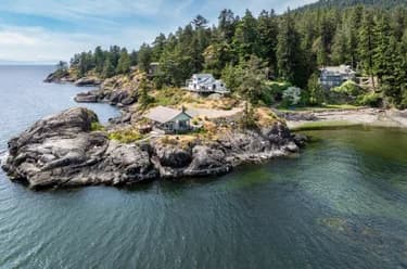 House for sale at 8 Arbutus Bay Road Bowen Island British Columbia - MLS: R3143544