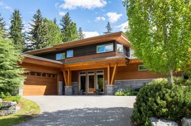 House for sale at 8003 Cypress Place Whistler British Columbia - MLS: R3139520