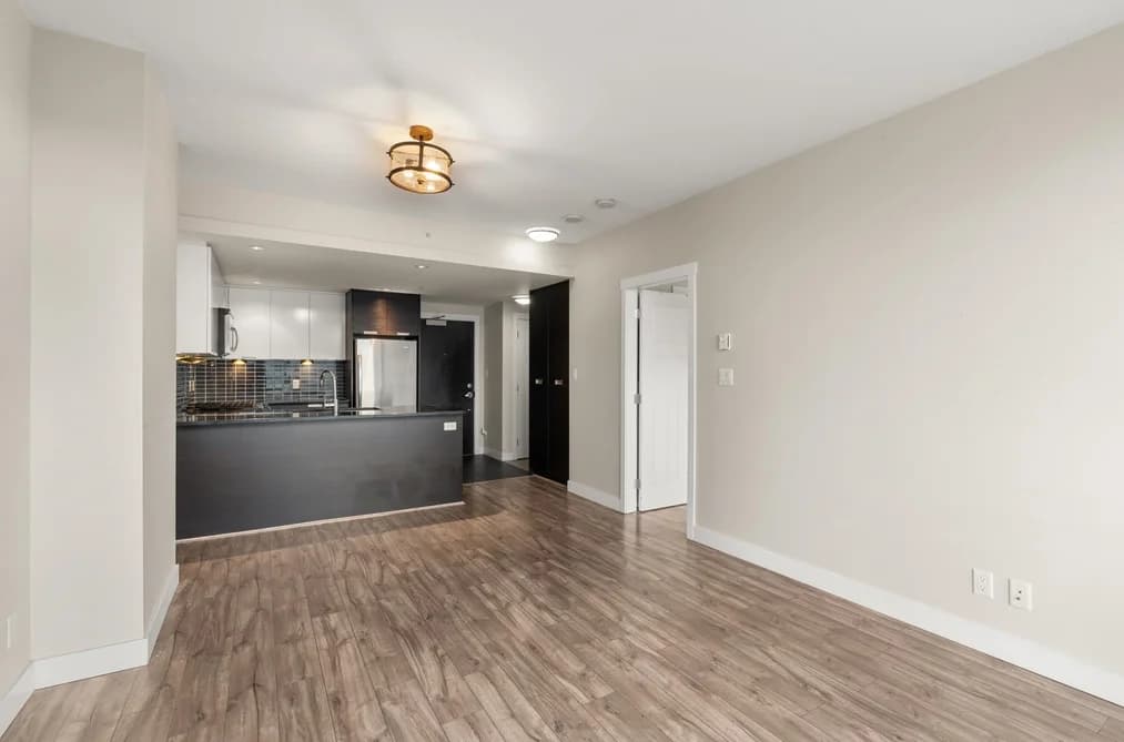 802 2968 GLEN DRIVE, Coquitlam, BC — Residential for Sale - Photo 2