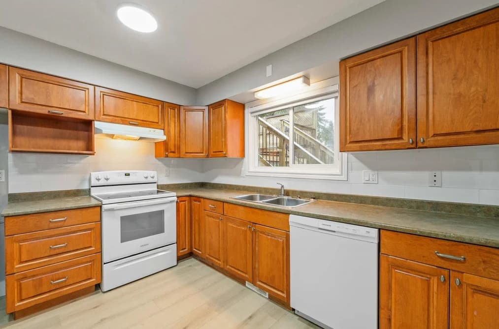 8024 CEDAR STREET, Mission, BC — Residential for Sale - Photo 2