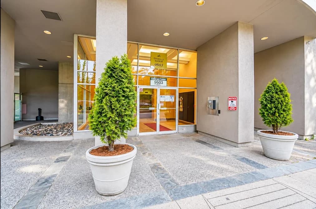 803 9603 MANCHESTER DRIVE, Burnaby, BC — Residential for Sale - Photo 2