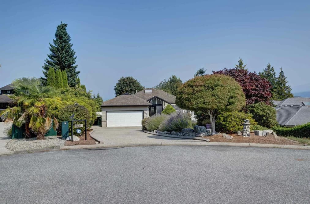 803 OCEANMOUNT BOULEVARD, Gibsons, BC — Residential for Sale - Main Photo