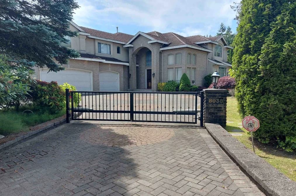 8038 CLOVERLAKE COURT, Burnaby, BC — Residential for Sale - Photo 2