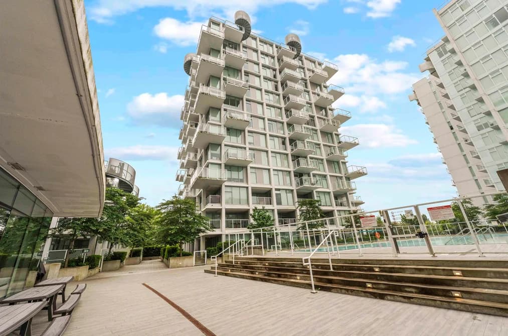 806 2221 E 30TH AVENUE, Vancouver, BC — Residential for Sale - Main Photo