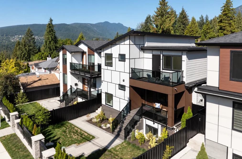 806 MONTROYAL BOULEVARD, North Vancouver, BC — Residential for Sale - Photo 2