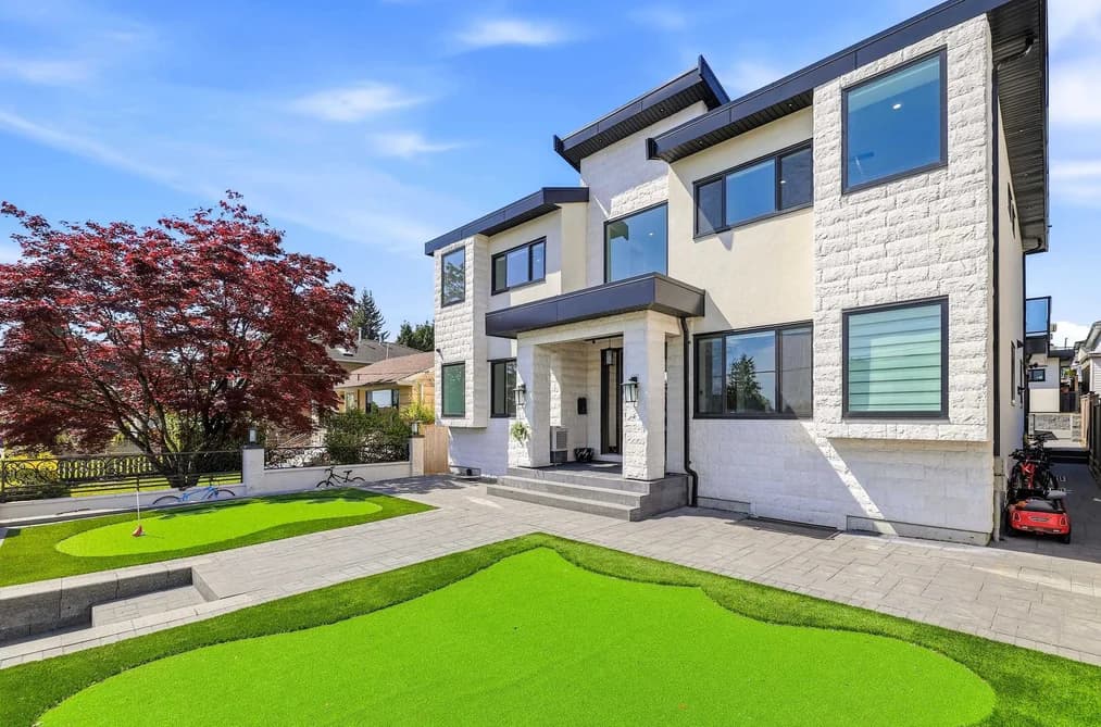 8061 11TH AVENUE, Burnaby, BC — Residential for Sale - Photo 2