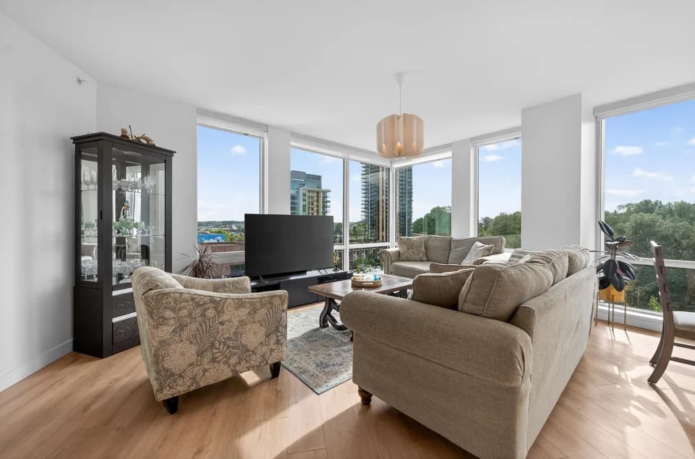 807 1500 FERN STREET, North Vancouver, BC — Residential for Sale - Photo 2