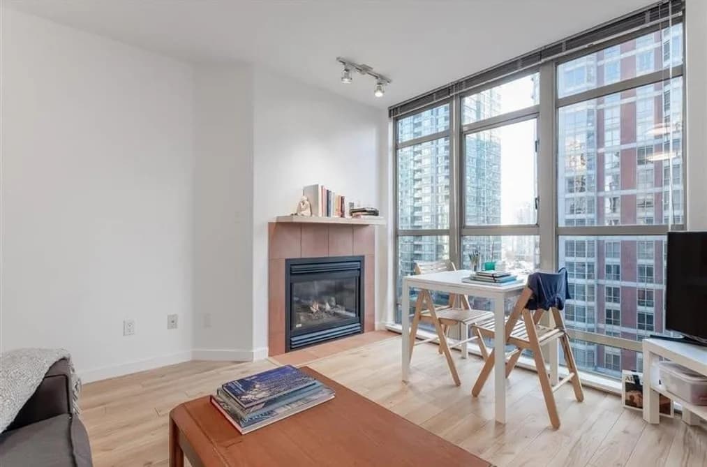 807 819 HAMILTON STREET, Vancouver BC V6B 6M2 - Photo 1