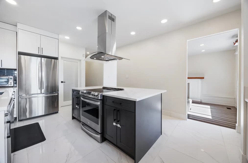 8085 10TH AVENUE, Burnaby, BC — Residential for Sale - Photo 2