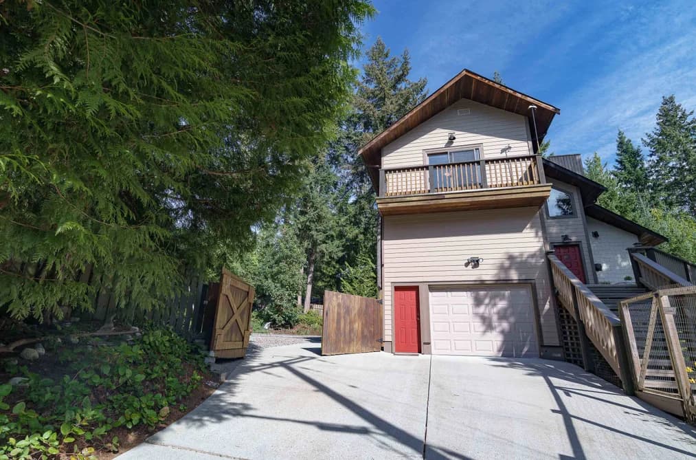8096 WESTWOOD ROAD, Halfmoon Bay, BC — Residential for Sale - Main Photo