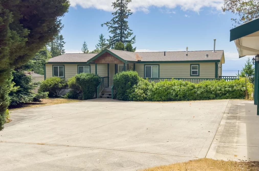 8097 REDROOFFS ROAD, Halfmoon Bay, BC — Residential for Sale - Photo 2