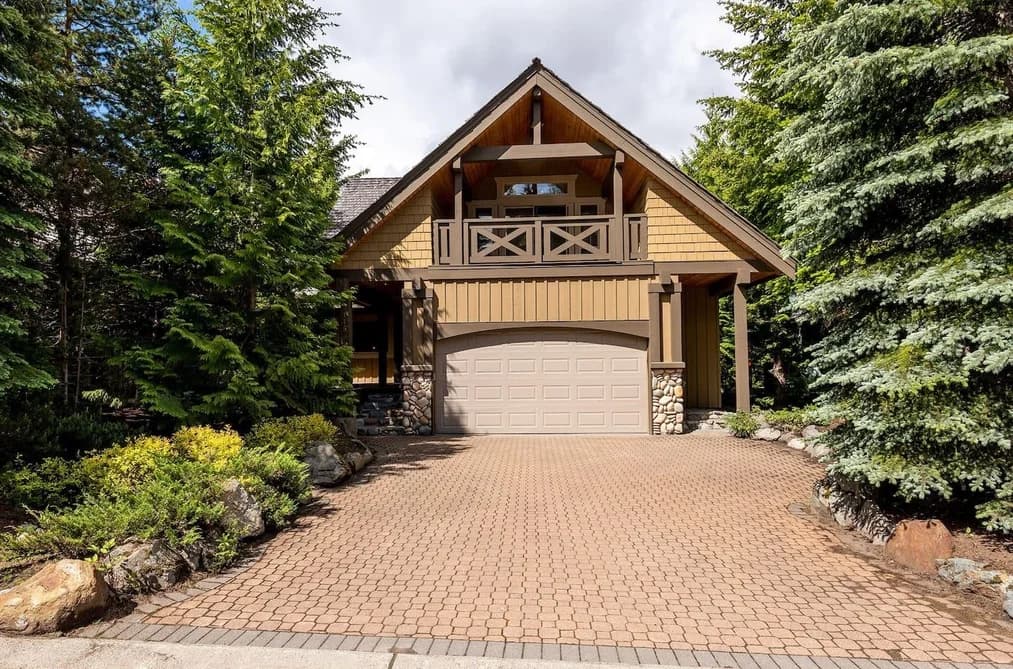 8115 MUIRFIELD CRESCENT, Whistler, BC — Residential for Sale - Main Photo