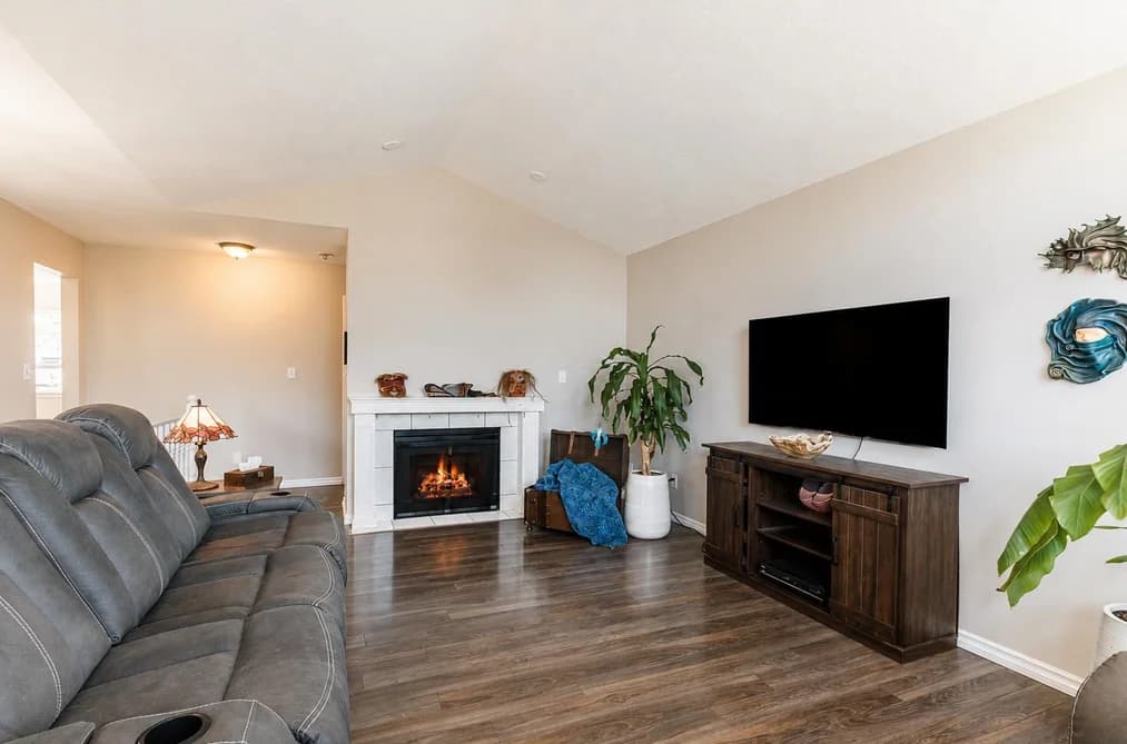 8117 CROSBY STREET, Mission, BC — Residential for Sale - Photo 2