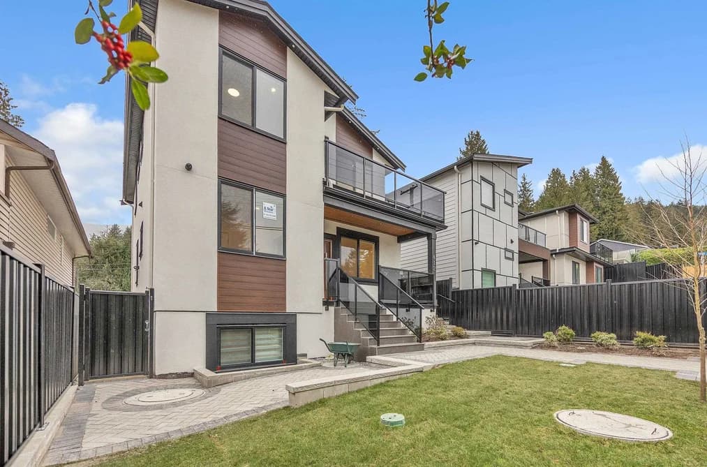 812 MONTROYAL BOULEVARD, North Vancouver, BC — Residential for Sale - Photo 2