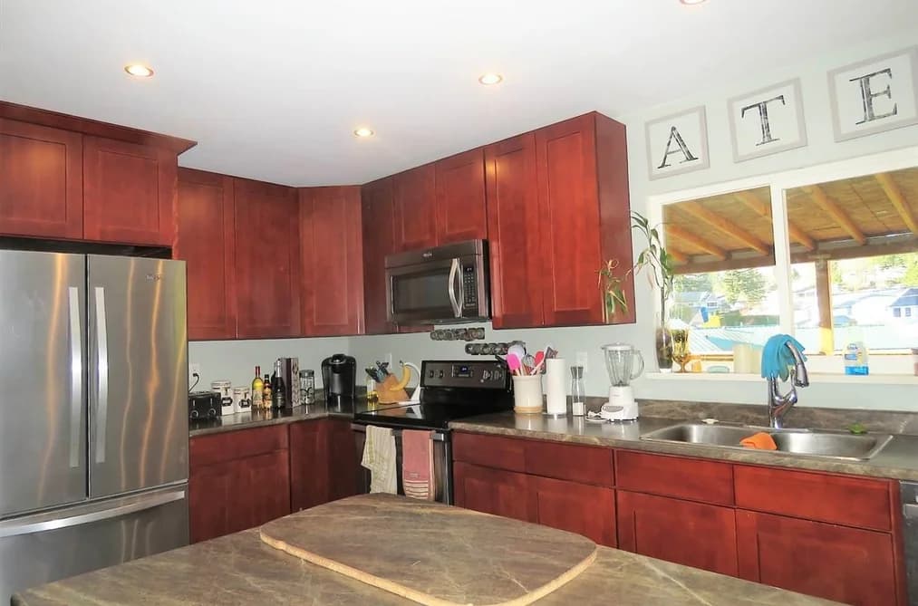 8123 SUMAC PLACE, Mission, BC — Residential for Sale - Photo 2