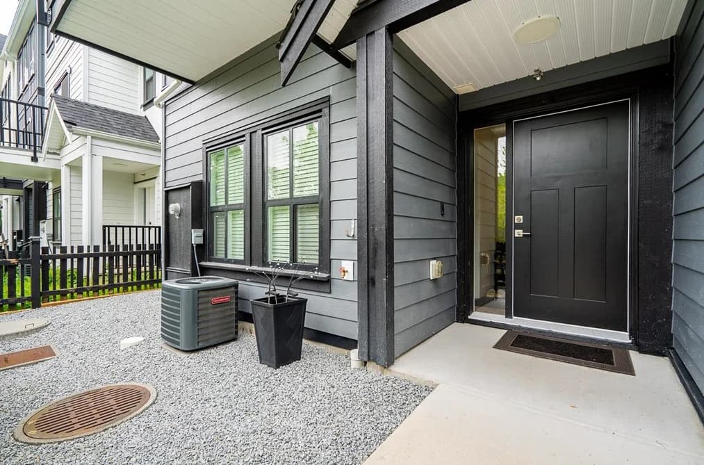 8142 202 STREET, Langley, BC — Residential for Sale - Photo 2