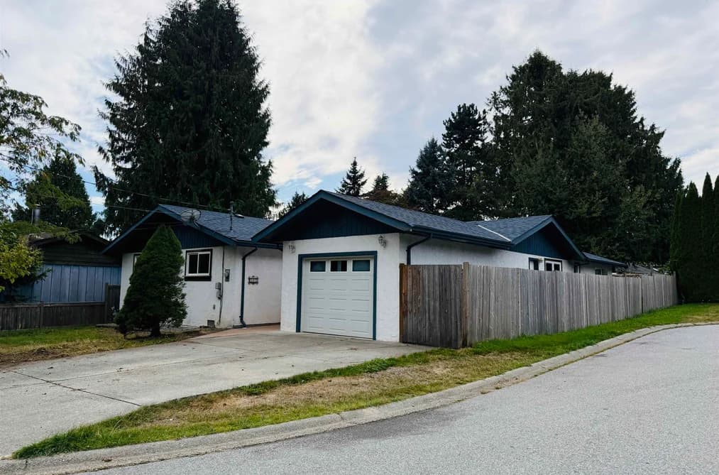 817 MOUNTAINVIEW DRIVE, Gibsons, BC — Residential for Sale - Photo 2
