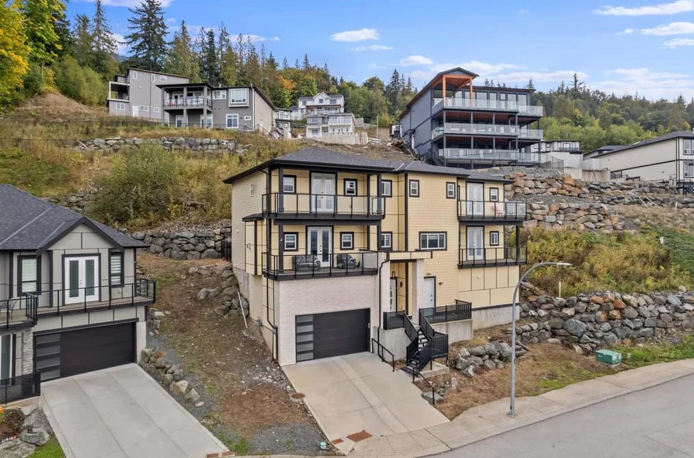 8204 HARVEST PLACE, Chilliwack, BC — Residential for Sale - Photo 2