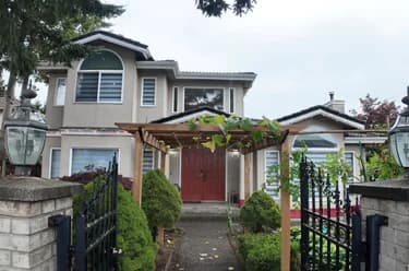 House for sale at 8222 144 Street Surrey British Columbia - MLS: R3109981