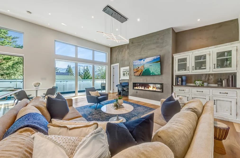 8224 ALPINE WAY, Whistler, BC — Residential for Sale - Photo 2